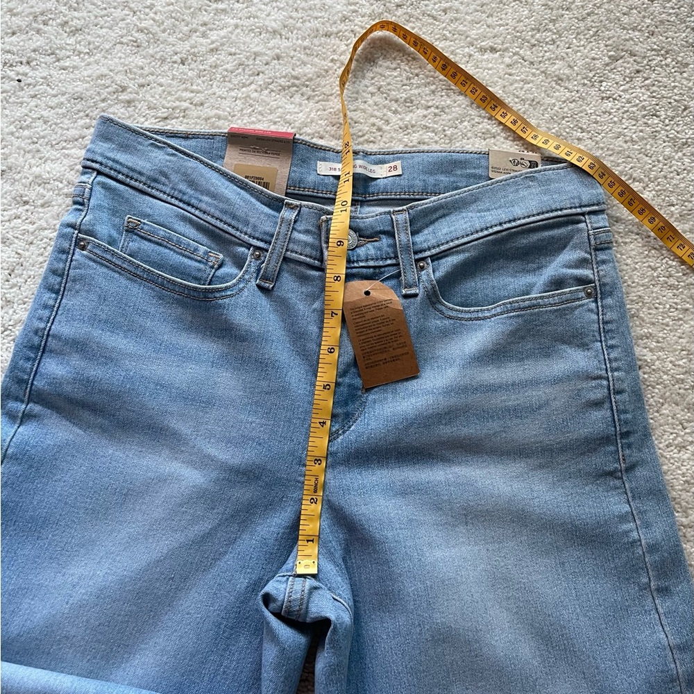 NWT Levi’s 318 Shaping Wide Leg Light Wash Size 28/32 - Picture 9 of 14